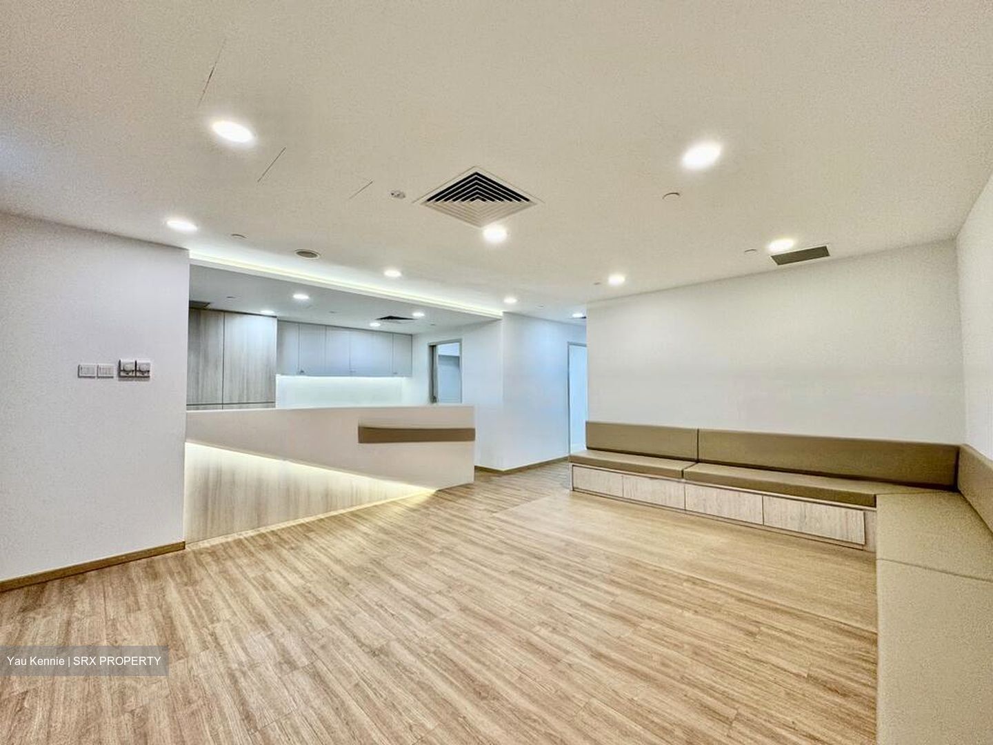 Mount Elizabeth Hospital (D9), Retail #483374731